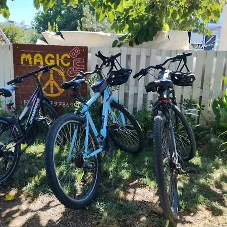 Cornelia Hippie Magic Bus Farm stay *